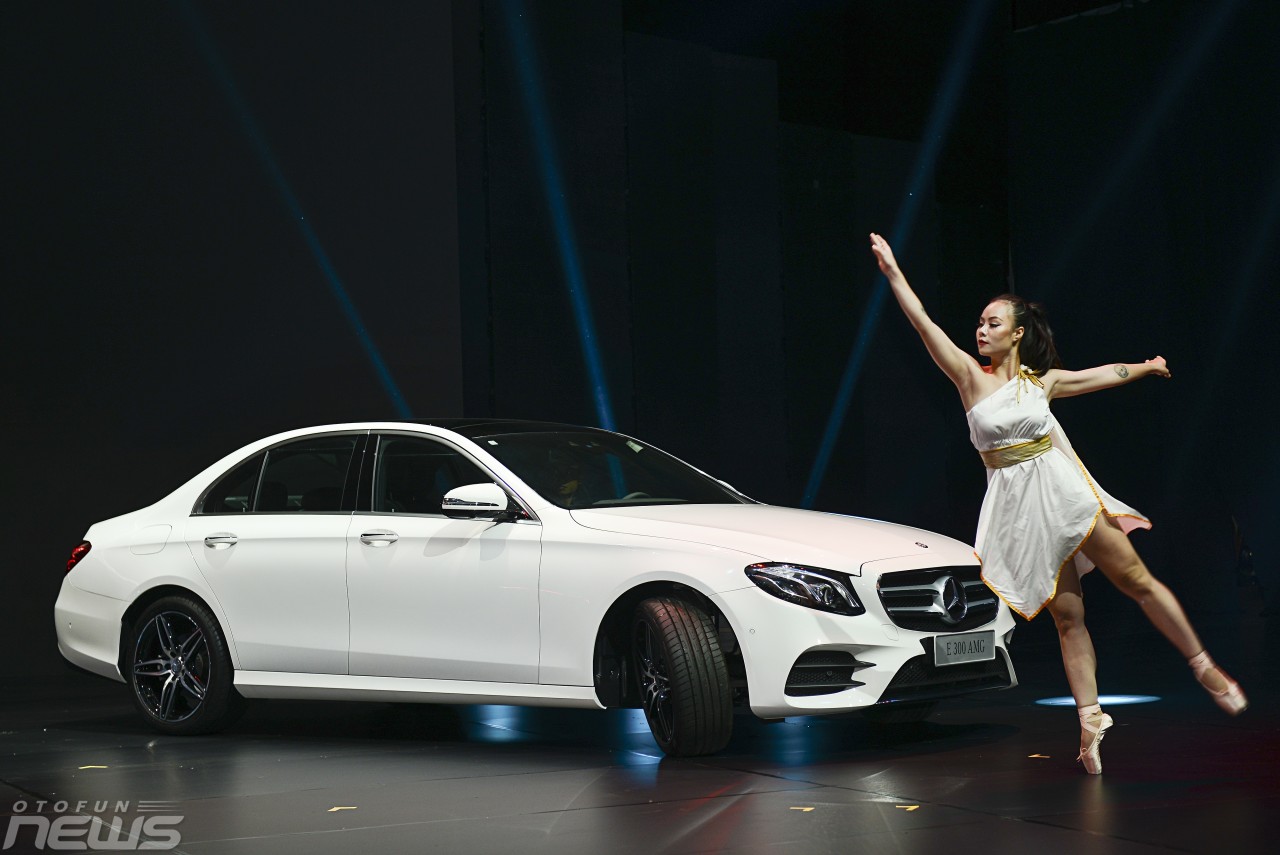 man nhan voi khong gian dang cap cua mercedes benz fascination lan thu 7