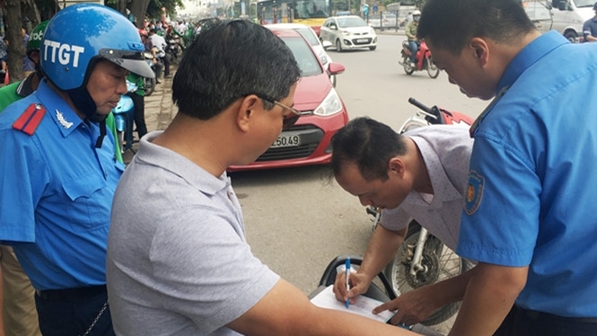 “Nhốt” hàng loạt xe Grab, Uber vì giả danh