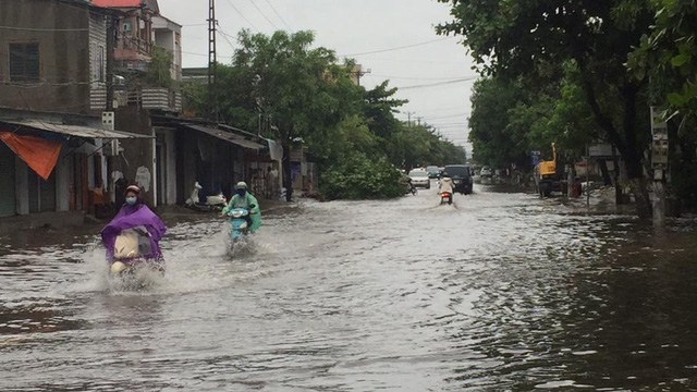 ha tinh bao so 2 quet qua cay do ngon ngang duong pho tan tac