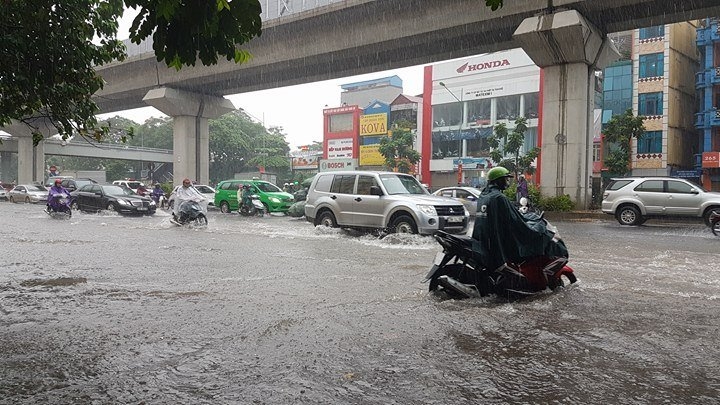 Hà Nội mưa lớn nhiều tuyến phố ngập úng cục bộ ha noi mua lon nhieu tuyen pho ngap ung cuc bo