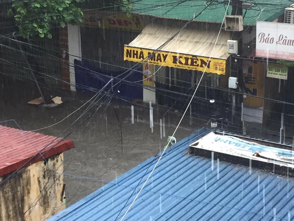 Hà Nội mưa lớn nhiều tuyến phố ngập úng cục bộ ha noi mua lon nhieu tuyen pho ngap ung cuc bo
