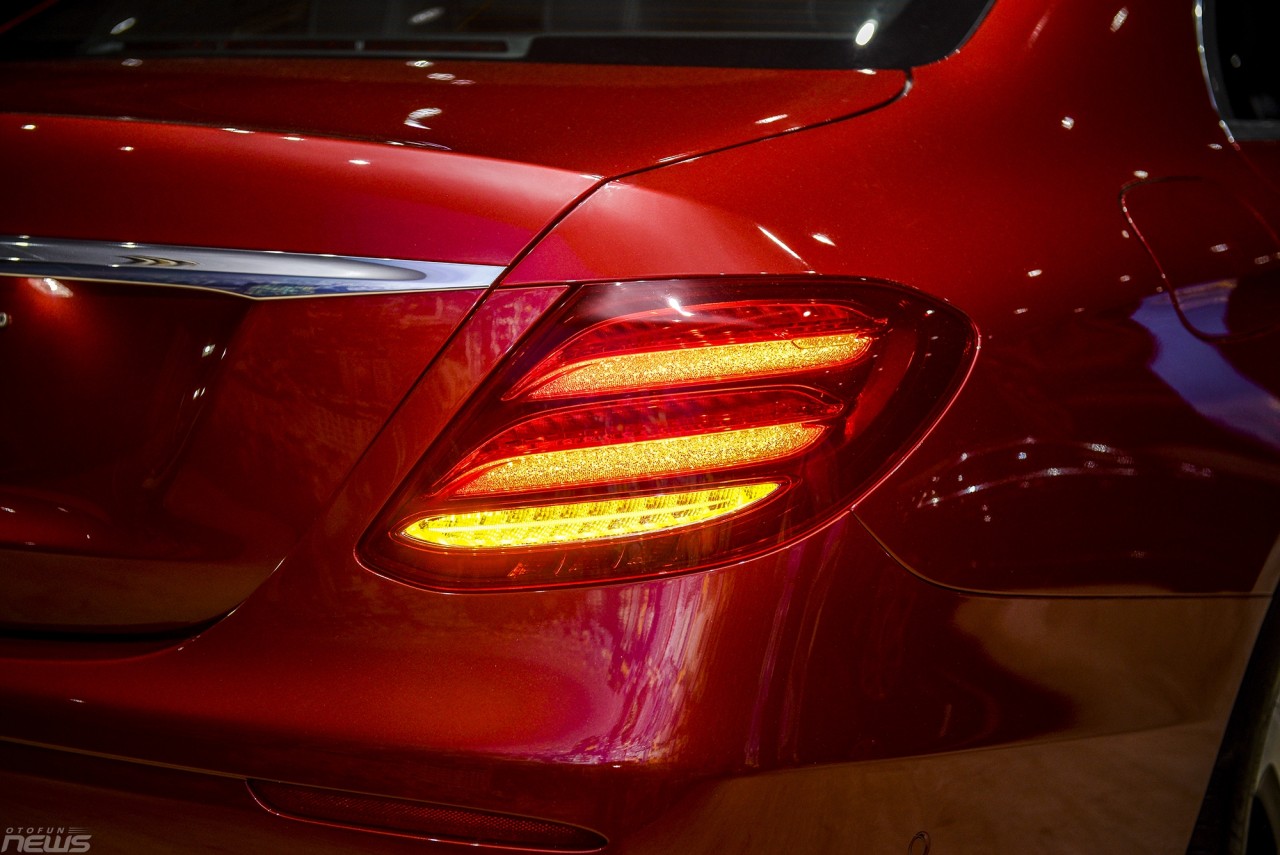 mercedes benz ra mat e200 sport gia ban 2317 ty dong