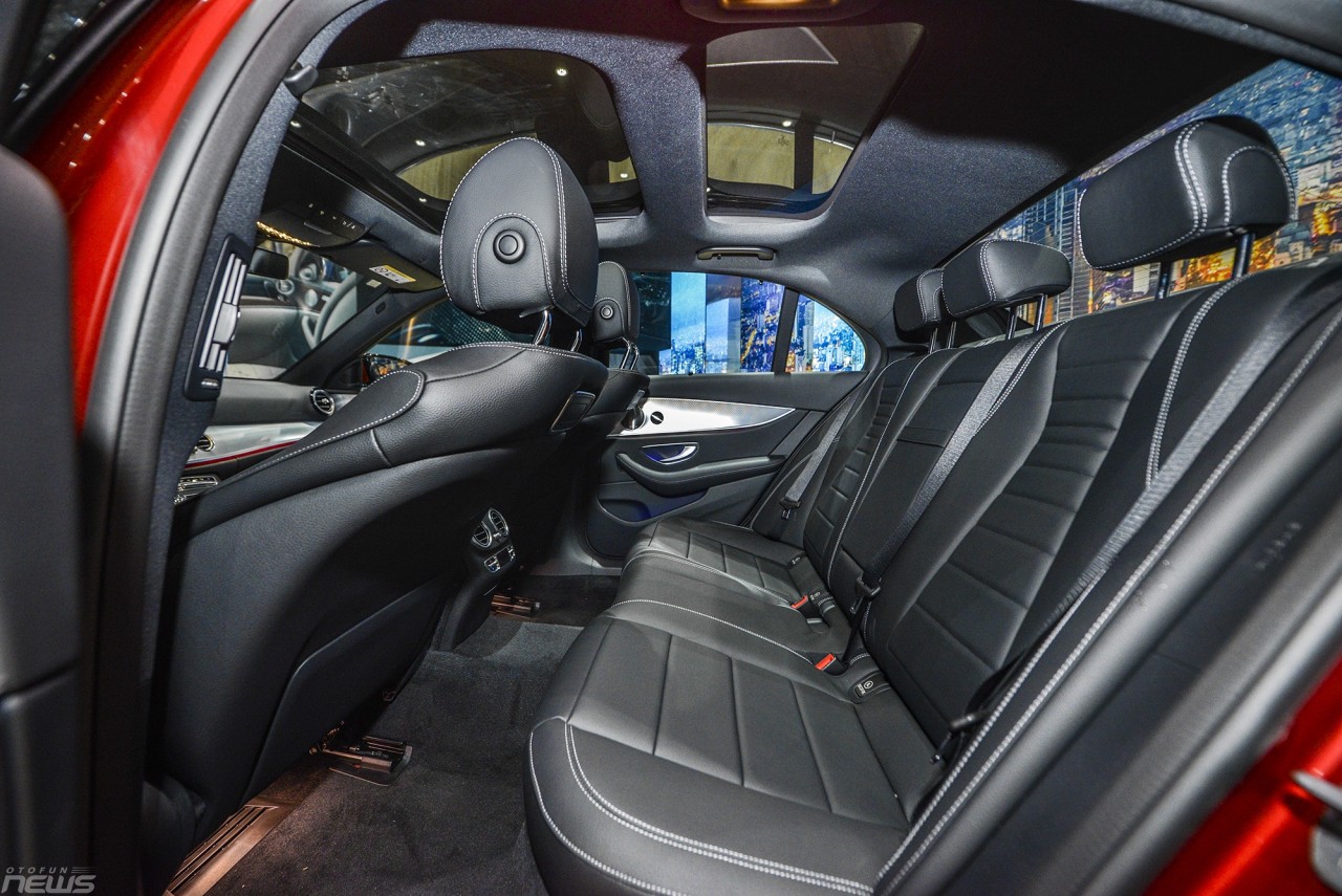mercedes benz ra mat e200 sport gia ban 2317 ty dong