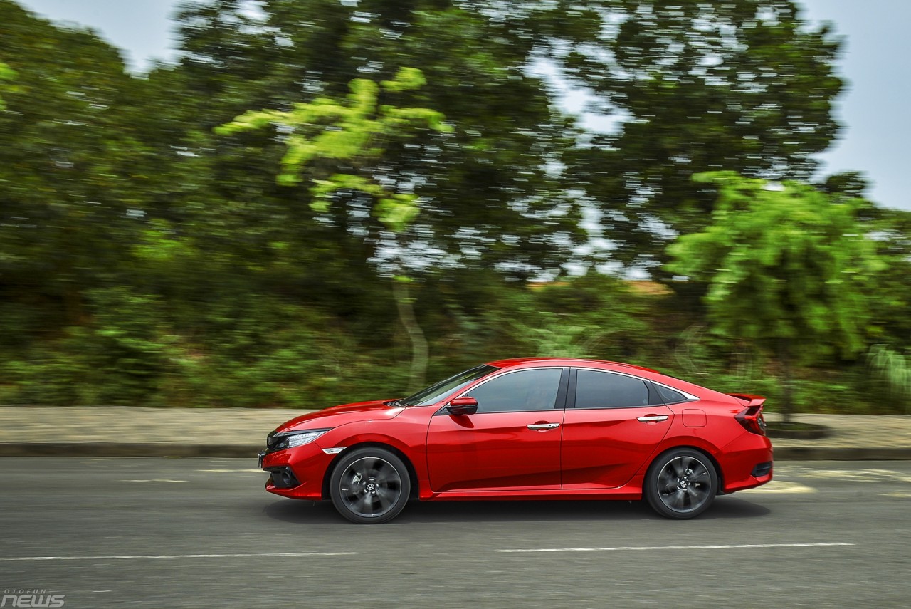 Đánh giá Honda Civic RS 2019: Hình mẫu của sedan hạng C trẻ và thể thao danh gia honda civic rs 2019 hinh mau cua sedan hang c tre va the thao