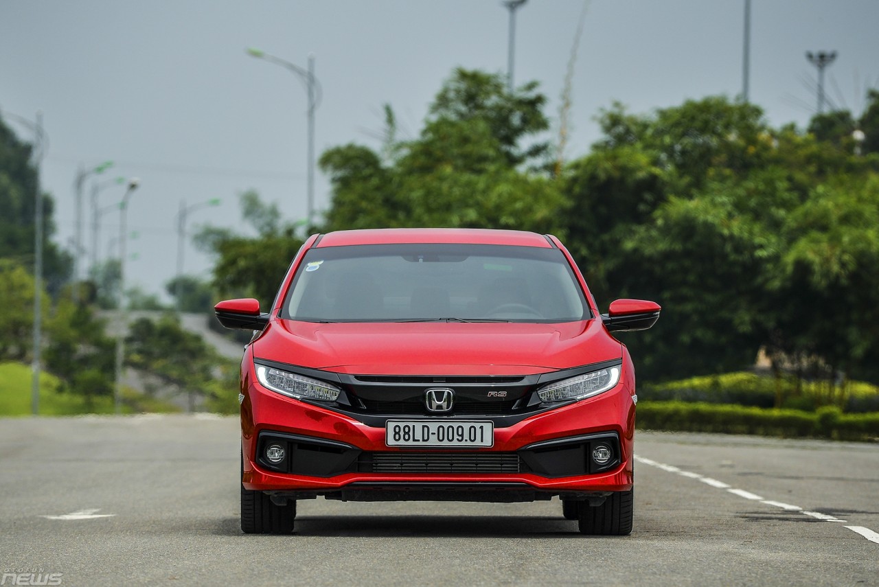 Đánh giá Honda Civic RS 2019: Hình mẫu của sedan hạng C trẻ và thể thao danh gia honda civic rs 2019 hinh mau cua sedan hang c tre va the thao