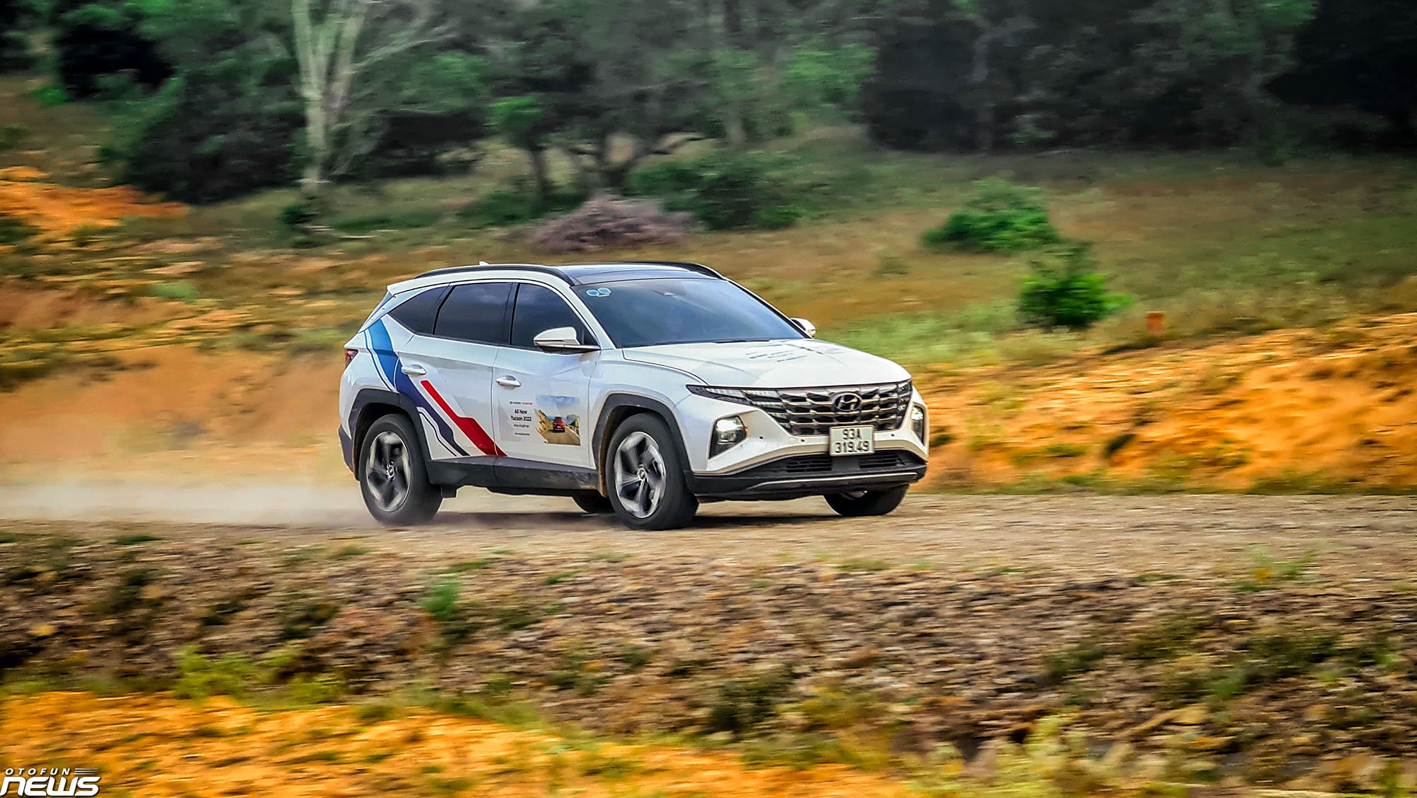 Giảm giá trăm triệu, Mazda CX-5 qua mặt Ford Territory về doanh số nhưng vẫn thua xa đối thủ từ Toyota