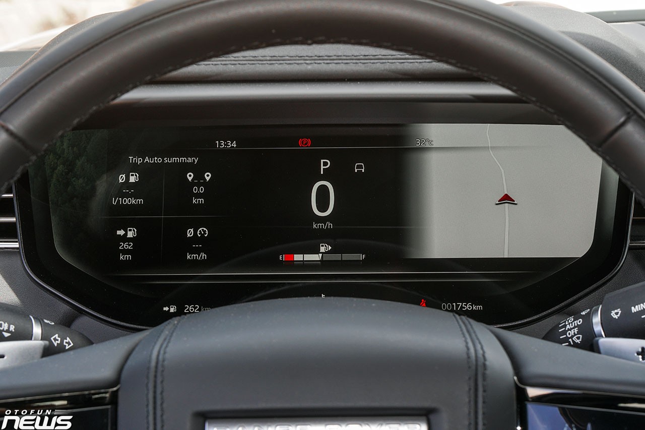Range Rover Sport 2023: SUV thể thao dành cho người thích lái Màn hình phía sau vô lăng có kích thước 13,7 inch.