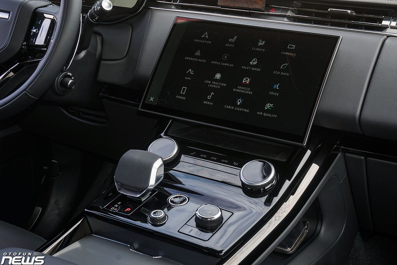 Range Rover Sport 2023: SUV thể thao dành cho người thích lái Range Rover Sport sử dụng màn hình Pivi Pro 13,1 inch trung tâm.