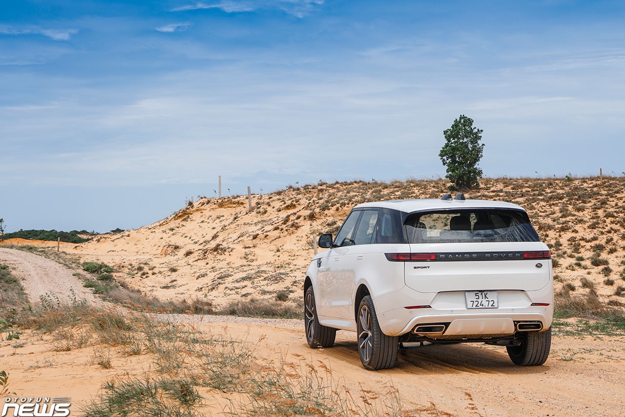 Range Rover Sport 2023: SUV hạng sang mang cảm giác lái thể thao Range Rover Sport 2023: SUV hạng sang mang cảm giác lái thể thao