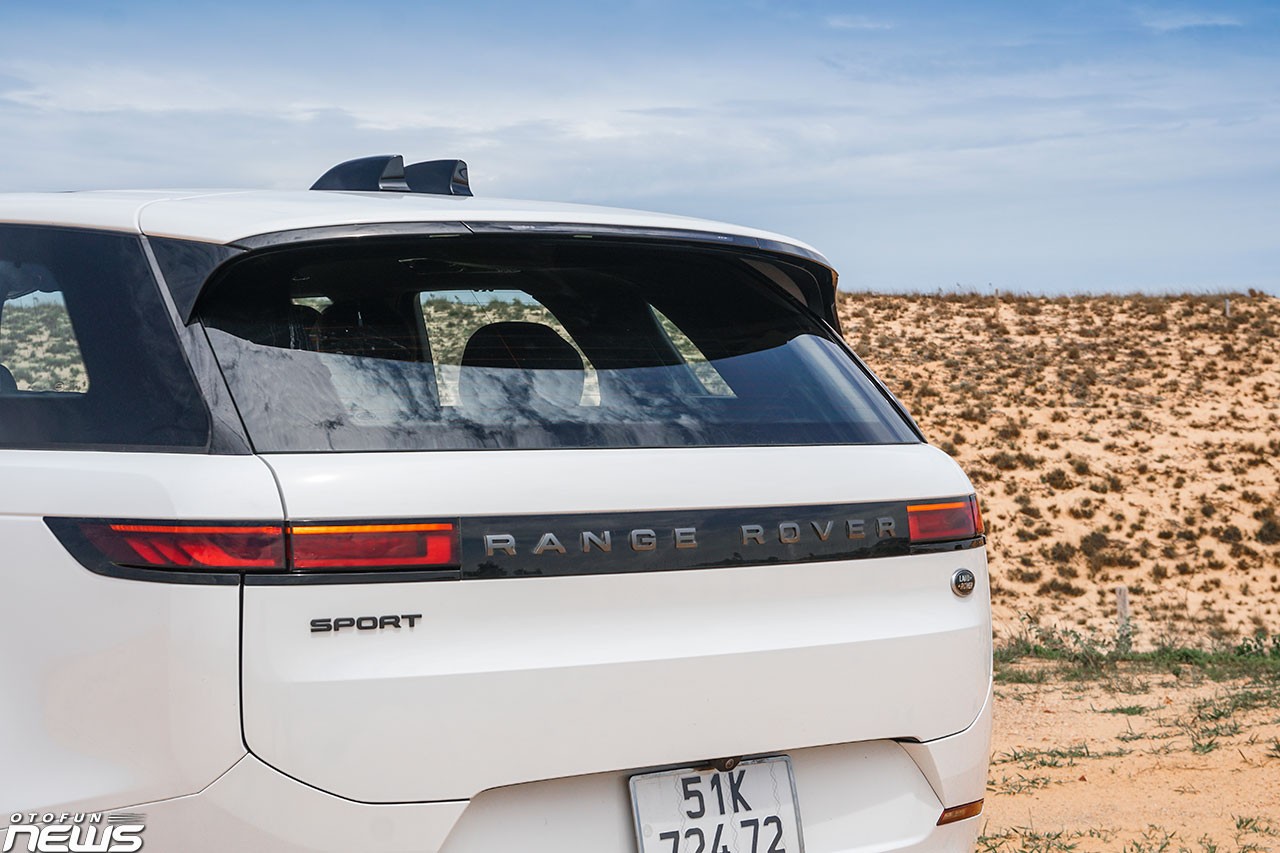 Range Rover Sport 2023: SUV hạng sang mang cảm giác lái thể thao Range Rover Sport 2023: SUV hạng sang mang cảm giác lái thể thao