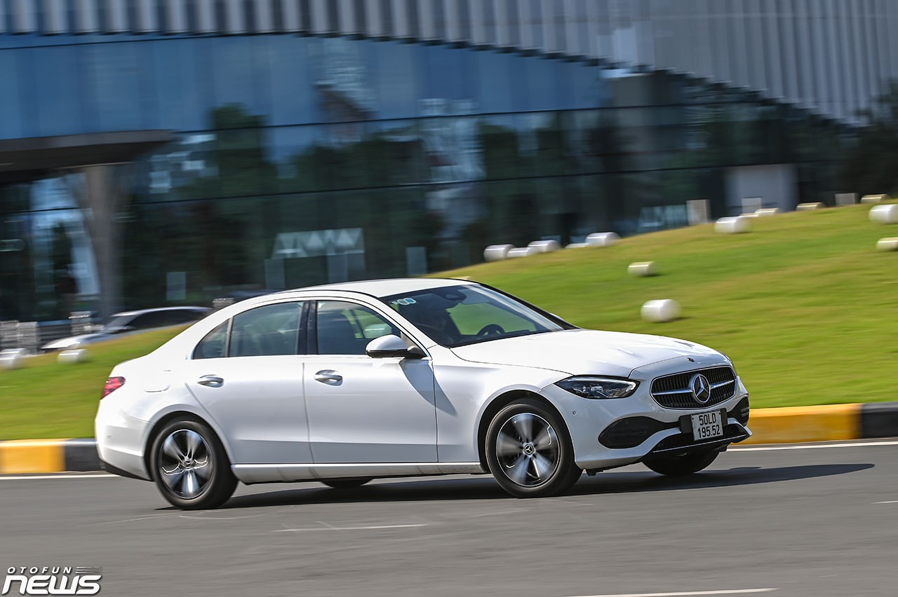 Hàng loạt xe Mercedes-Benz C200, S450 và Suzuki Vitara bị triệu hồi tại Việt Nam Mercedes-Benz triệu hồi tại Việt Nam