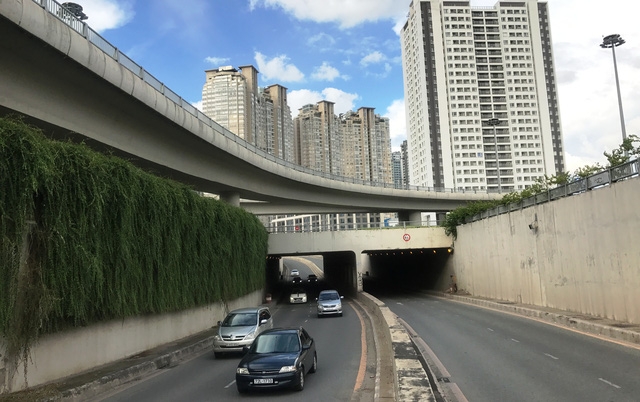 Toát mồ hôi đánh vật với con đường tai tiếng nhất TP Hồ Chí Minh toat mo hoi danh vat voi con duong tai tieng nhat tp ho chi minh