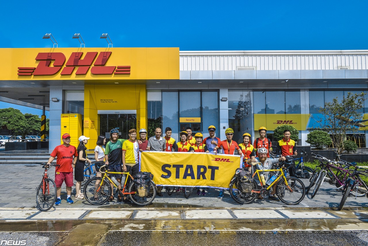 Hai người đàn ông đạp xe hơn 20.000km để gây quỹ hỗ trợ trẻ em hai nguoi dan ong dap xe hon 20000km de gay quy ho tro tre em