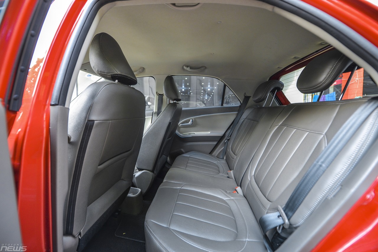 hyundai i10 va kia morning cu chon xe nao cho gia dinh tre