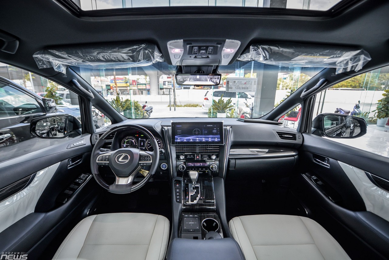 gia gan 10 ty dong lexus lm300h la mpv dat nhat viet nam