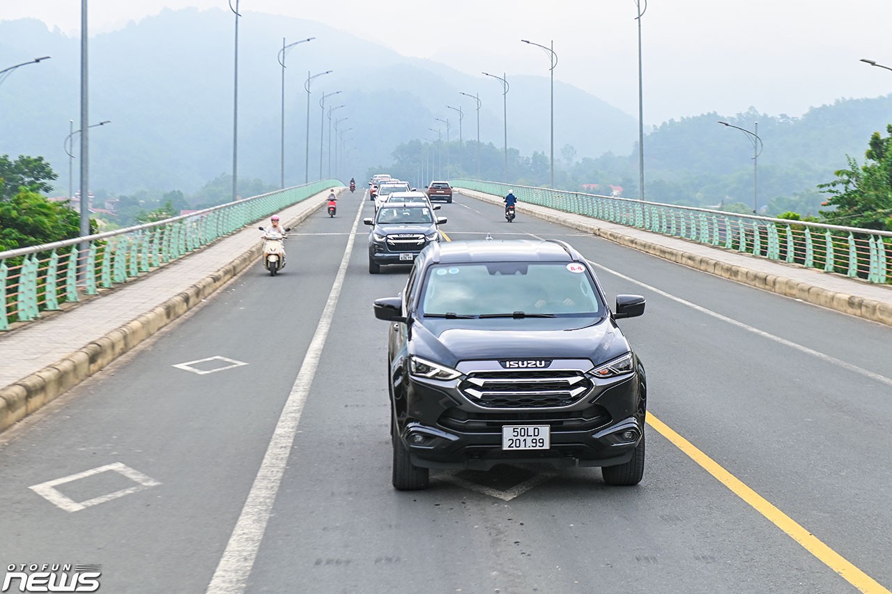 Dấu ấn Isuzu Caravan 2023 Dấu ấn Isuzu Caravan 2023
