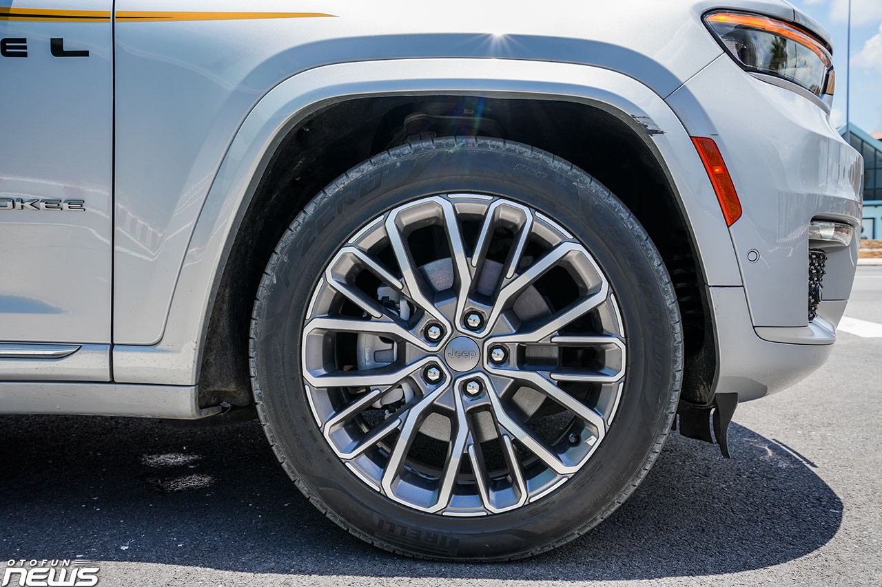 Jeep Grand Cherokee L 2023: SUV cỡ lớn ba hàng ghế, thực dụng đúng chất Mỹ Jeep Grand Cherokee L sử dụng bộ mâm kích thước lên tới 21 inch.