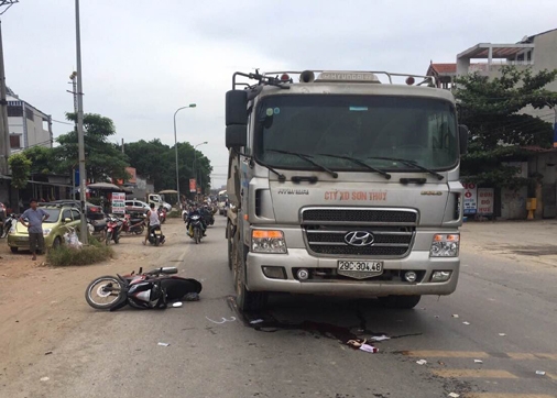 Quốc lộ 6 đoạn qua huyện Chương Mỹ: Nhiều hiểm nguy rình rập quoc lo 6 doan qua huyen chuong my nhieu hiem nguy rinh rap