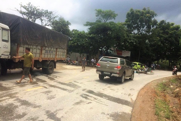 Khúc cua tử thần trên QL2 đoạn Tuyên Quang - Hà Giang khuc cua tu than tren ql2 doan tuyen quang ha giang