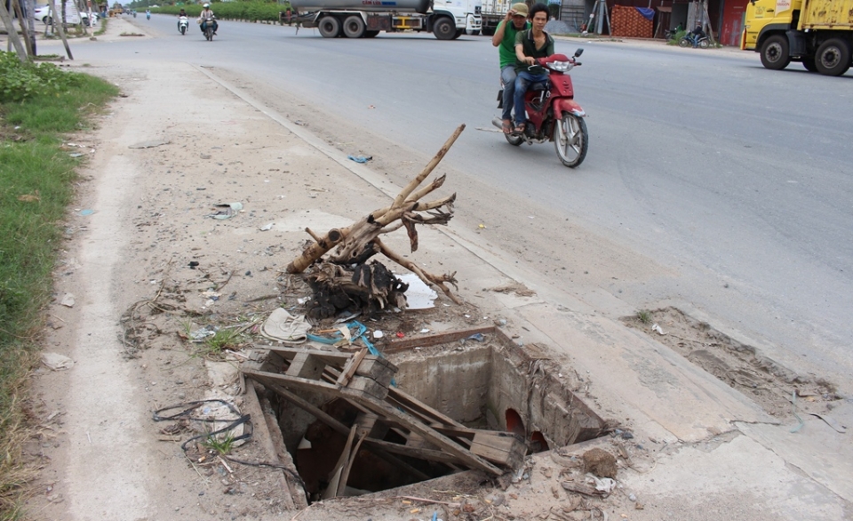 Bình Dương: Những hố ga cạm bẫy chết người giữa phố binh duong nhung ho ga cam bay chet nguoi giua pho