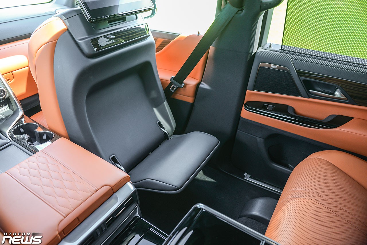 Hình chi tiết Lexus LX600 VIP giá 9,2 tỷ tại Việt Nam Hình chi tiết Lexus LX600 VIP giá 9,2 tỷ tại Việt Nam
