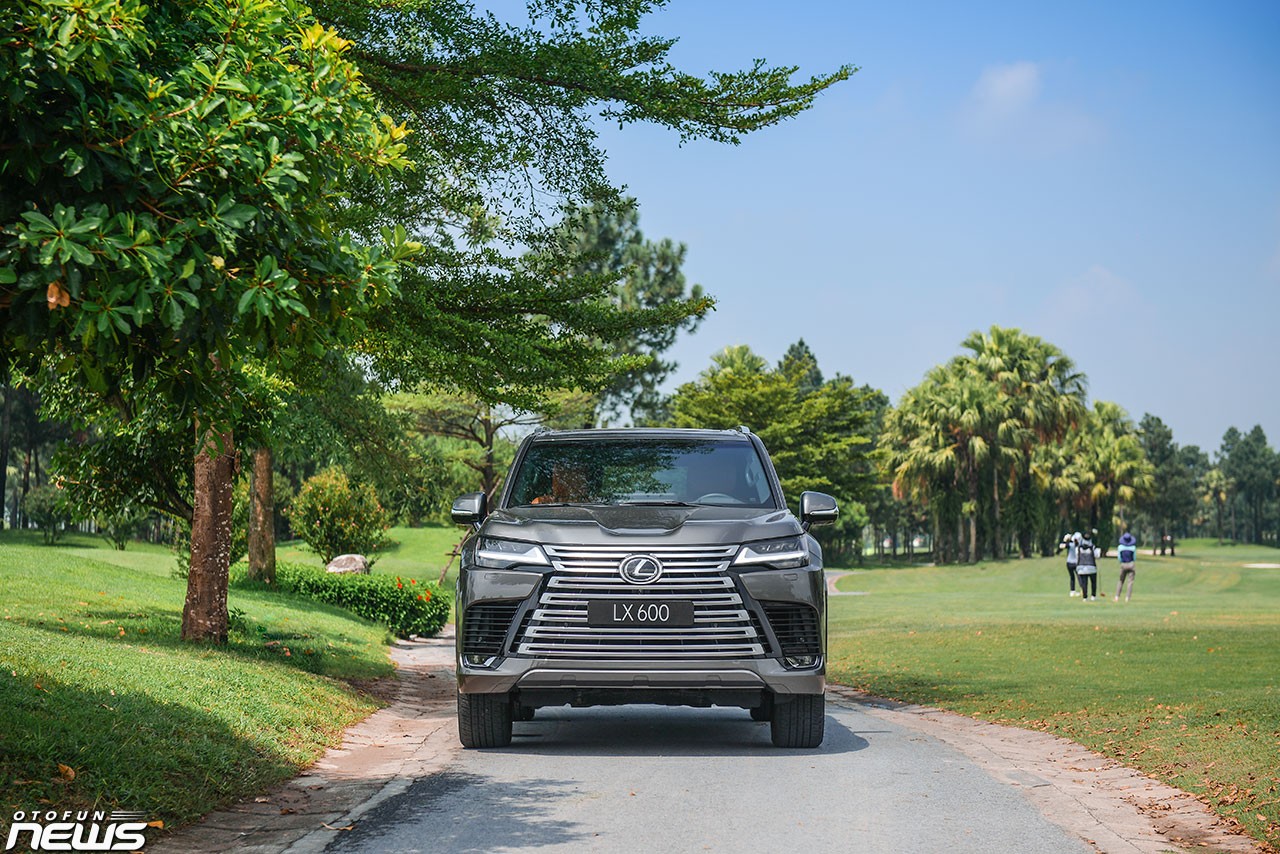 Hình chi tiết Lexus LX600 VIP giá 9,2 tỷ tại Việt Nam Hình chi tiết Lexus LX600 VIP giá 9,2 tỷ tại Việt Nam