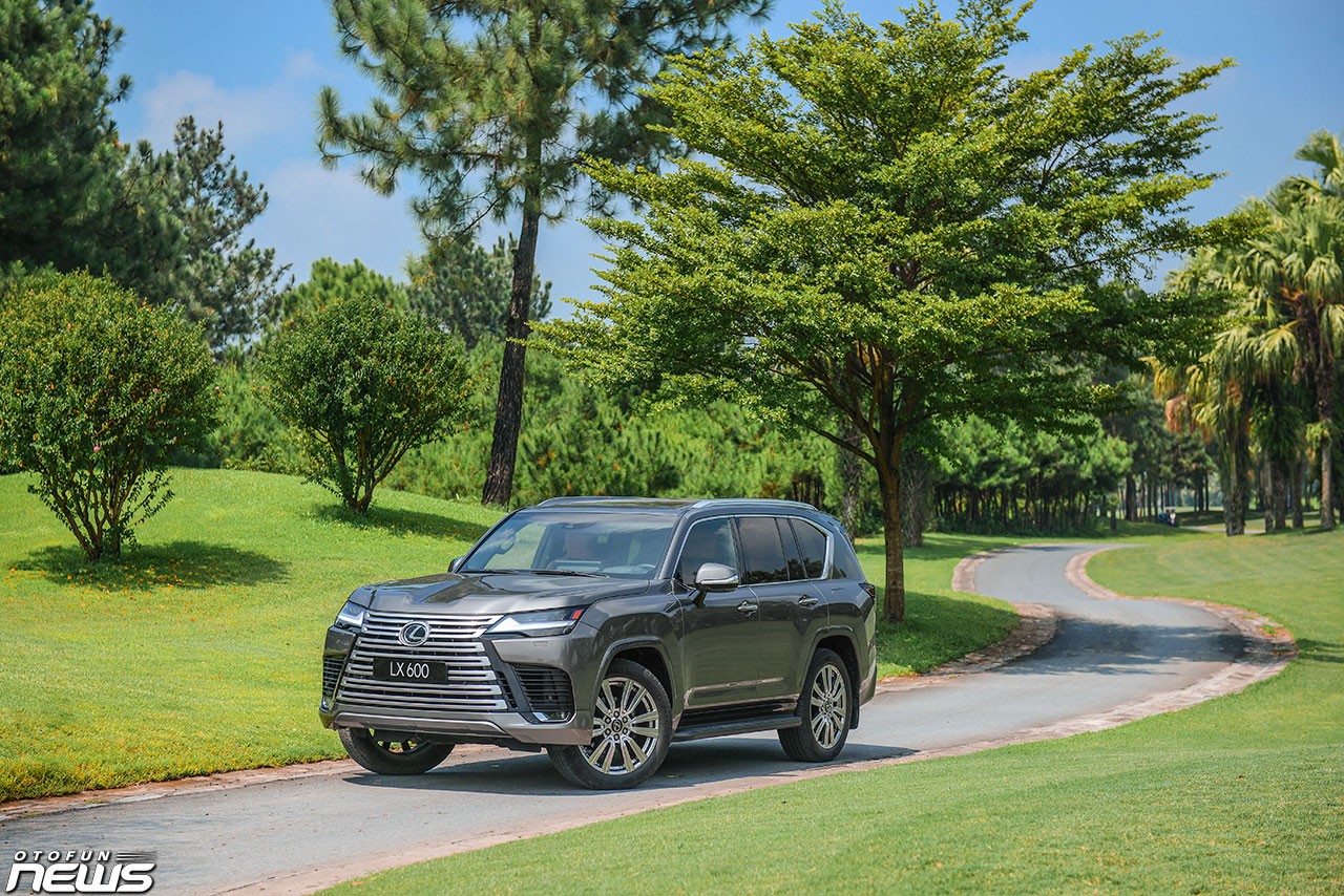Hình chi tiết Lexus LX600 VIP giá 9,2 tỷ tại Việt Nam Hình chi tiết Lexus LX600 VIP giá 9,2 tỷ tại Việt Nam