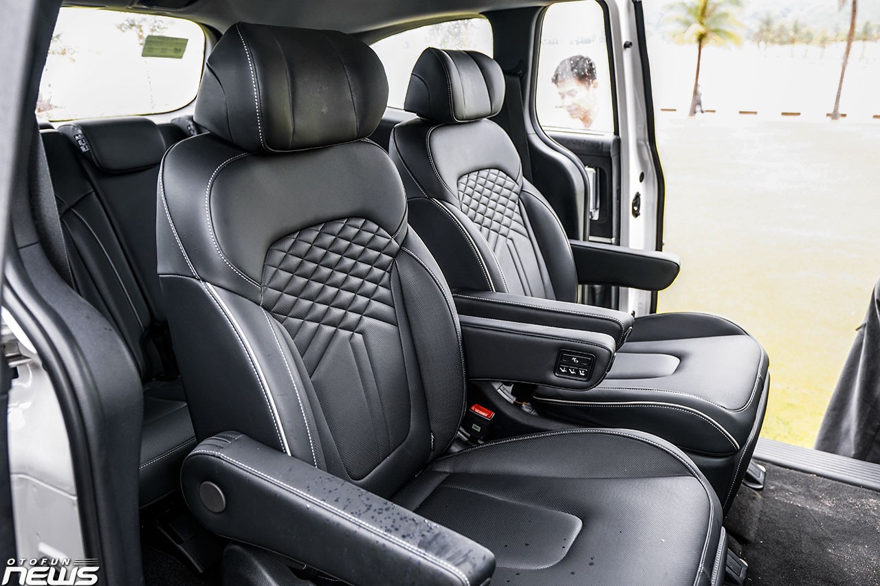 Hyundai Custin 2.0T - Xe MPV 6 chỗ ngồi giá 1 tỷ đồng Hyundai Custin 2.0T - Xe MPV 6 chỗ ngồi giá 1 tỷ đồng