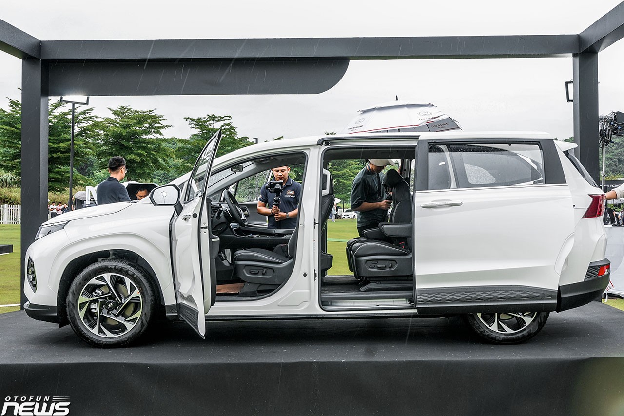 Hyundai Custin 2.0T - Xe MPV 6 chỗ ngồi giá 1 tỷ đồng Hyundai Custin 2.0T - Xe MPV 6 chỗ ngồi giá 1 tỷ đồng