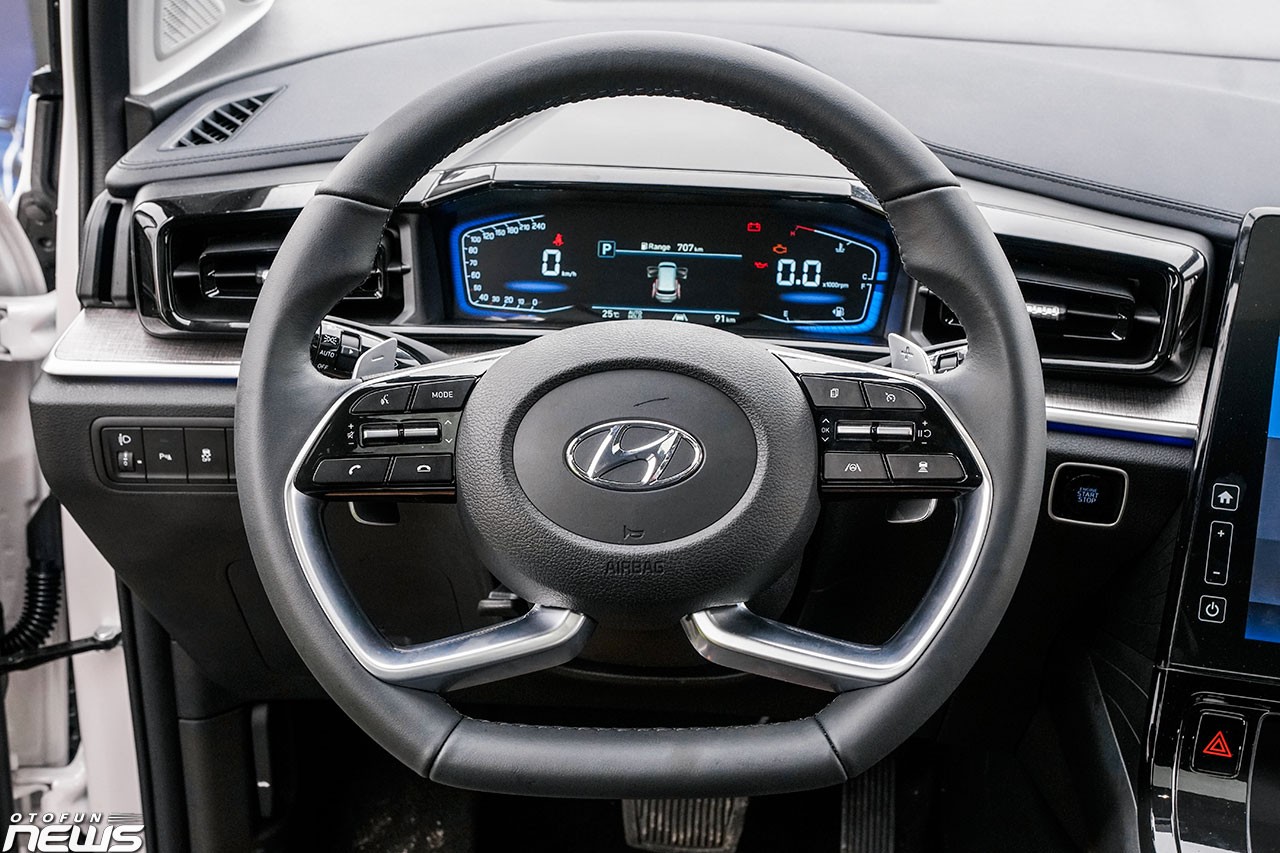 Hyundai Custin 2.0T - Xe MPV 6 chỗ ngồi giá 1 tỷ đồng Hyundai Custin 2.0T - Xe MPV 6 chỗ ngồi giá 1 tỷ đồng