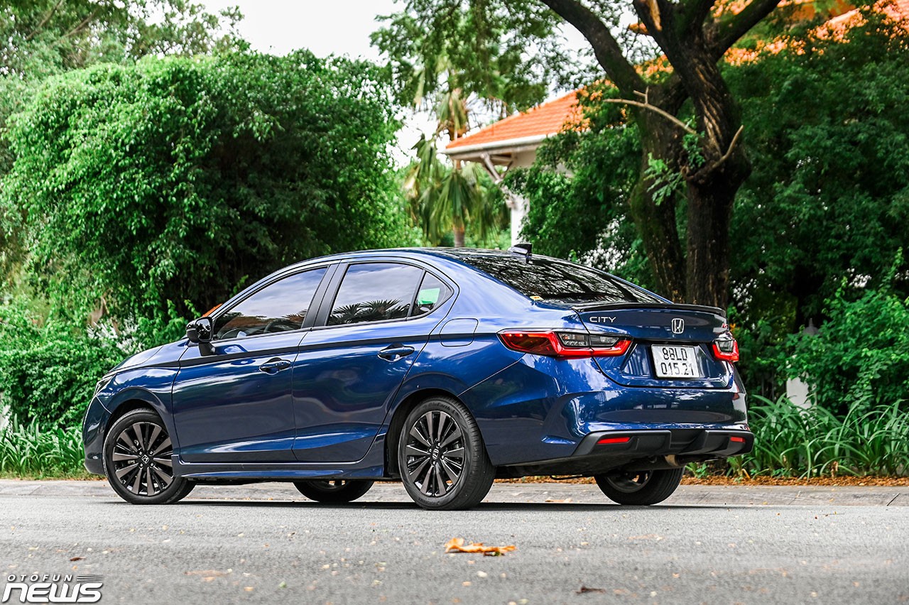 Đánh giá Honda City 2023: Sedan hạng B cho người thích lái