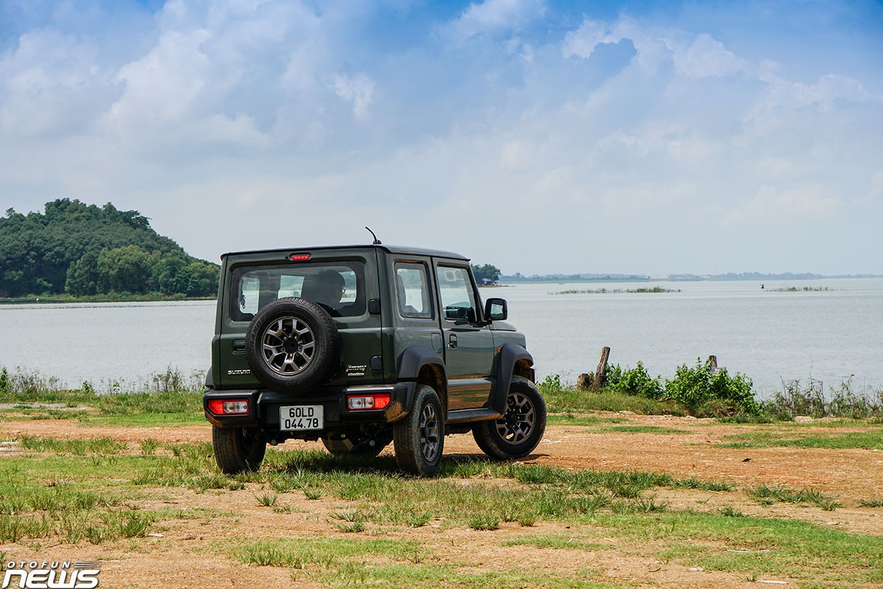 Suzuki Jimny mẫu xe dành cho 'dân chơi' Suzuki Jimny mẫu xe dành cho 'dân chơi'