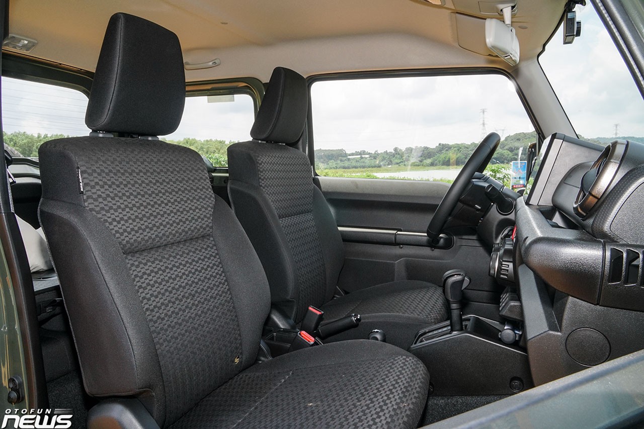 Suzuki Jimny mẫu xe dành cho 'dân chơi' Suzuki Jimny mẫu xe dành cho 'dân chơi'