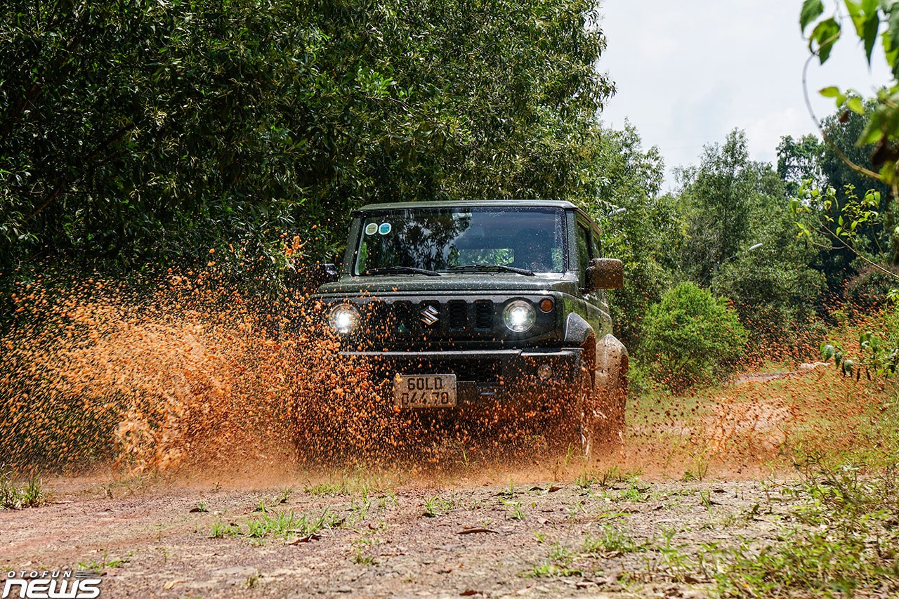 Suzuki Jimny mẫu xe dành cho 'dân chơi' Suzuki Jimny mẫu xe dành cho 'dân chơi'