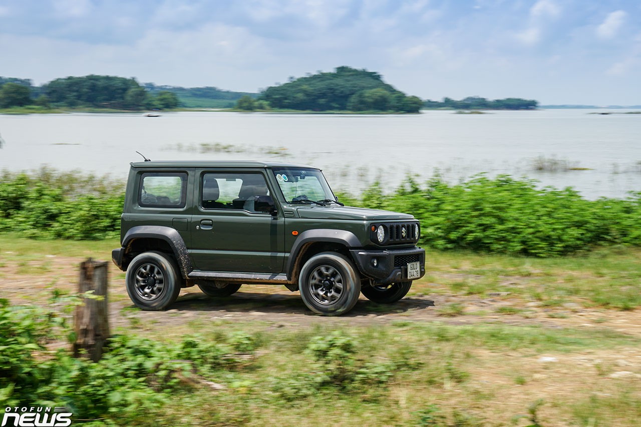 Suzuki Jimny mẫu xe dành cho 'dân chơi' Suzuki Jimny mẫu xe dành cho 'dân chơi'