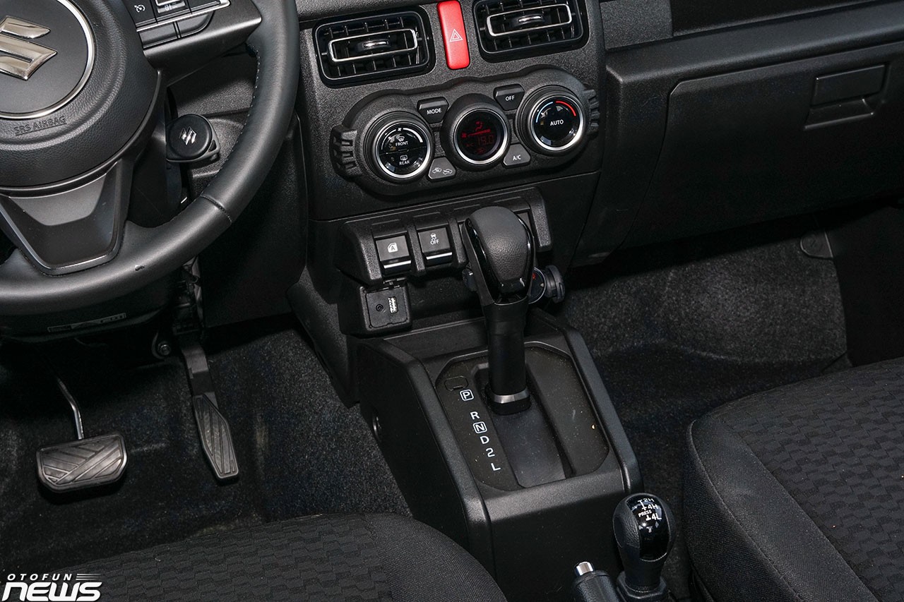 Suzuki Jimny mẫu xe dành cho 'dân chơi' Suzuki Jimny mẫu xe dành cho 'dân chơi'