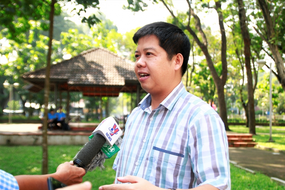thu phi do o to qua dien thoai nhieu nguoi con bo ngo