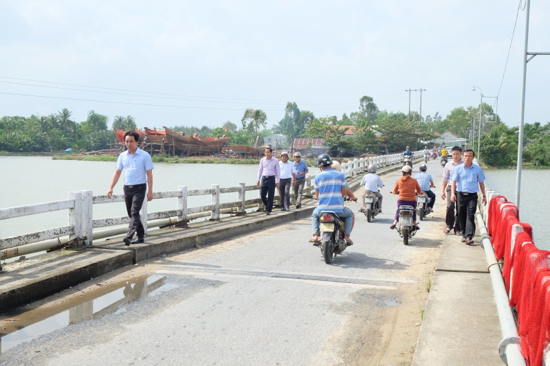 Quảng Nam: Trụ cầu sụt lún cả mét, dân rùng mình lưu thông quang nam tru cau sut lun ca met dan rung minh luu thong