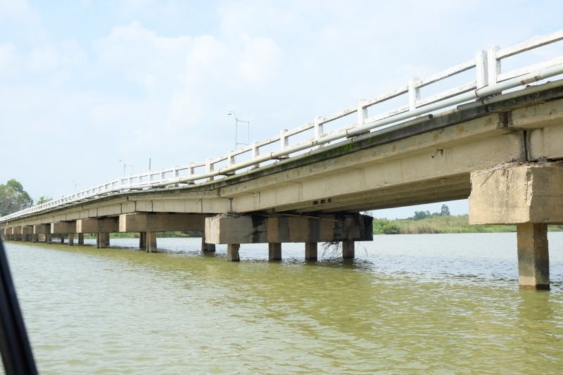 Quảng Nam: Trụ cầu sụt lún cả mét, dân rùng mình lưu thông quang nam tru cau sut lun ca met dan rung minh luu thong
