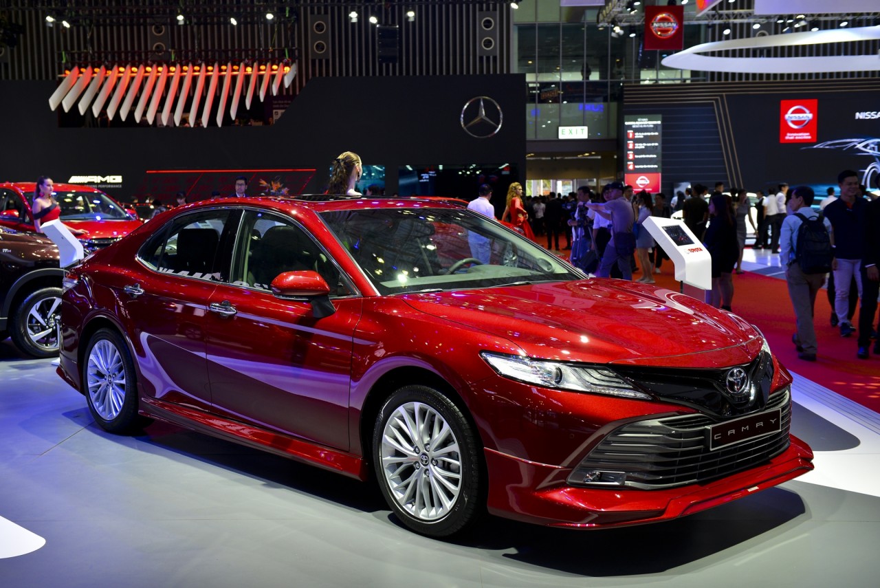 Honda Accord giảm mạnh 200 triệu đồng, quyết "đuổi" Toyota Camry