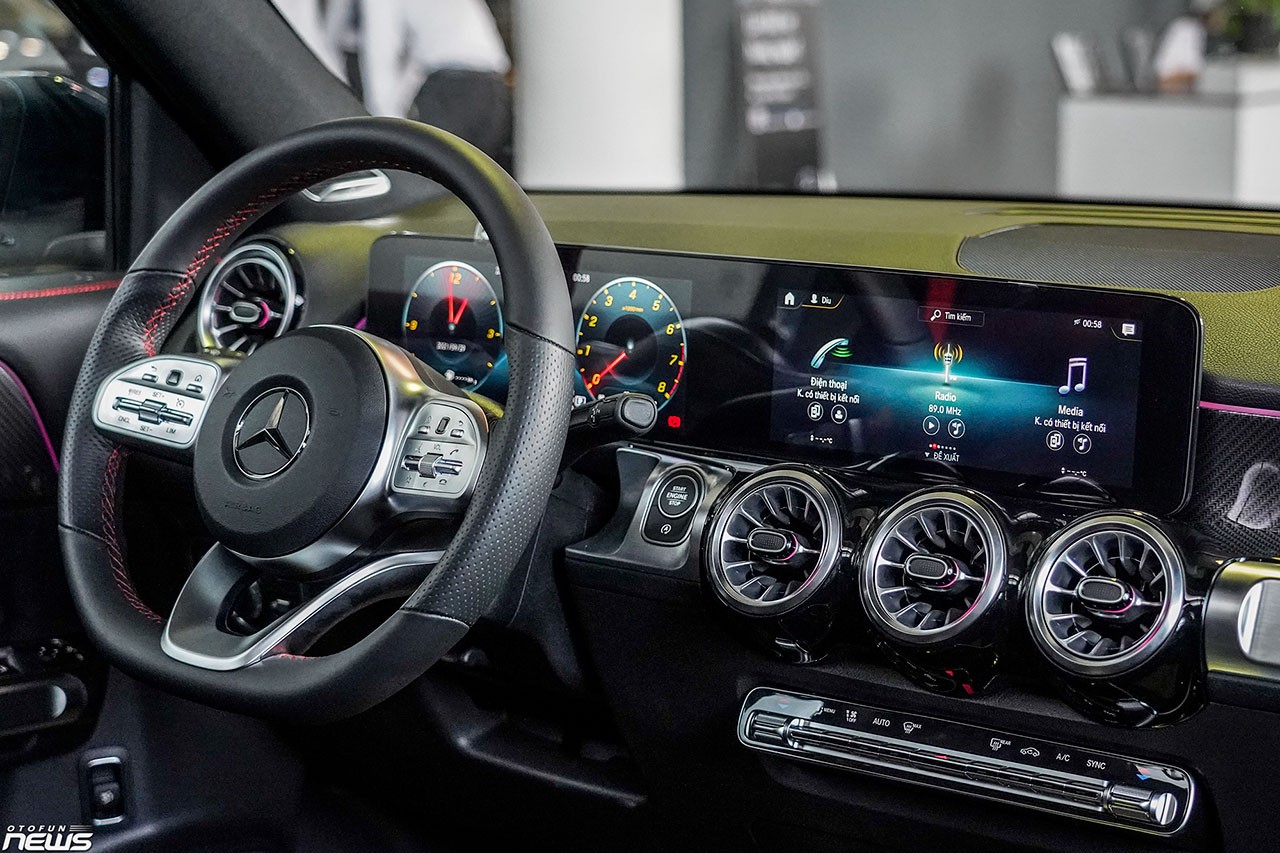 Cận cảnh Mercedes-AMG GLB 35 giá 2,7 tỷ đồng
