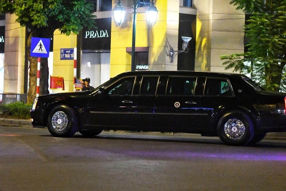 Hành trình bốn xe "Quái thú" phục vụ Tổng thống Mỹ Donald Trump tại Việt Nam hanh trinh bon xe quai thu phuc vu tong thong my donald trump tai viet nam