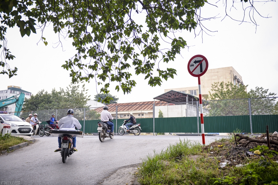 Hà Nội: Đường đê Nghi Tàm có nguy cơ trở thành điểm nóng giao thông mới ha noi duong de nghi tam co nguy co tro thanh diem nong giao thong moi