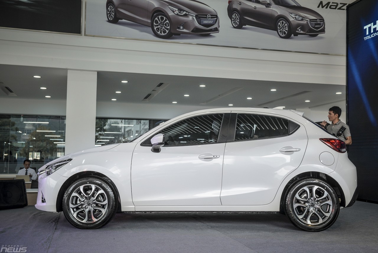 Cận cảnh Mazda 2 phiên bản sedan và hatchback vừa ra mắt Việt Nam can canh mazda 2 phien ban sedan va hatchback vua ra mat thi truong viet nam