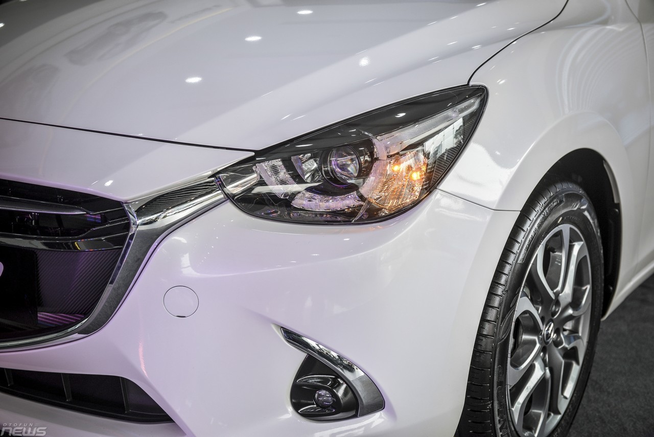 Cận cảnh Mazda 2 phiên bản sedan và hatchback vừa ra mắt Việt Nam can canh mazda 2 phien ban sedan va hatchback vua ra mat thi truong viet nam