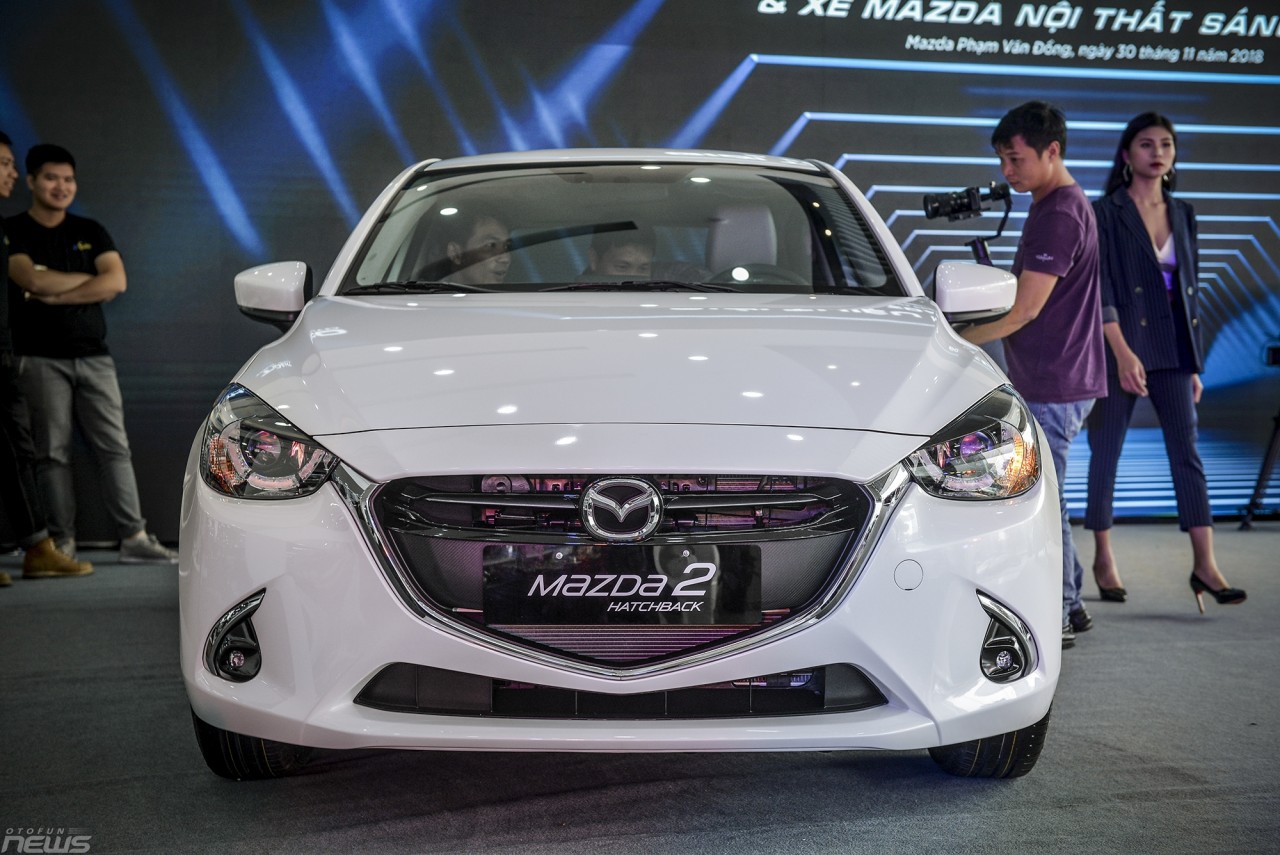 can canh mazda 2 phien ban sedan va hatchback vua ra mat thi truong viet nam