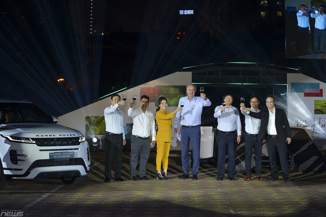 range rover evoque 2020 ra mat khach hang ha noi