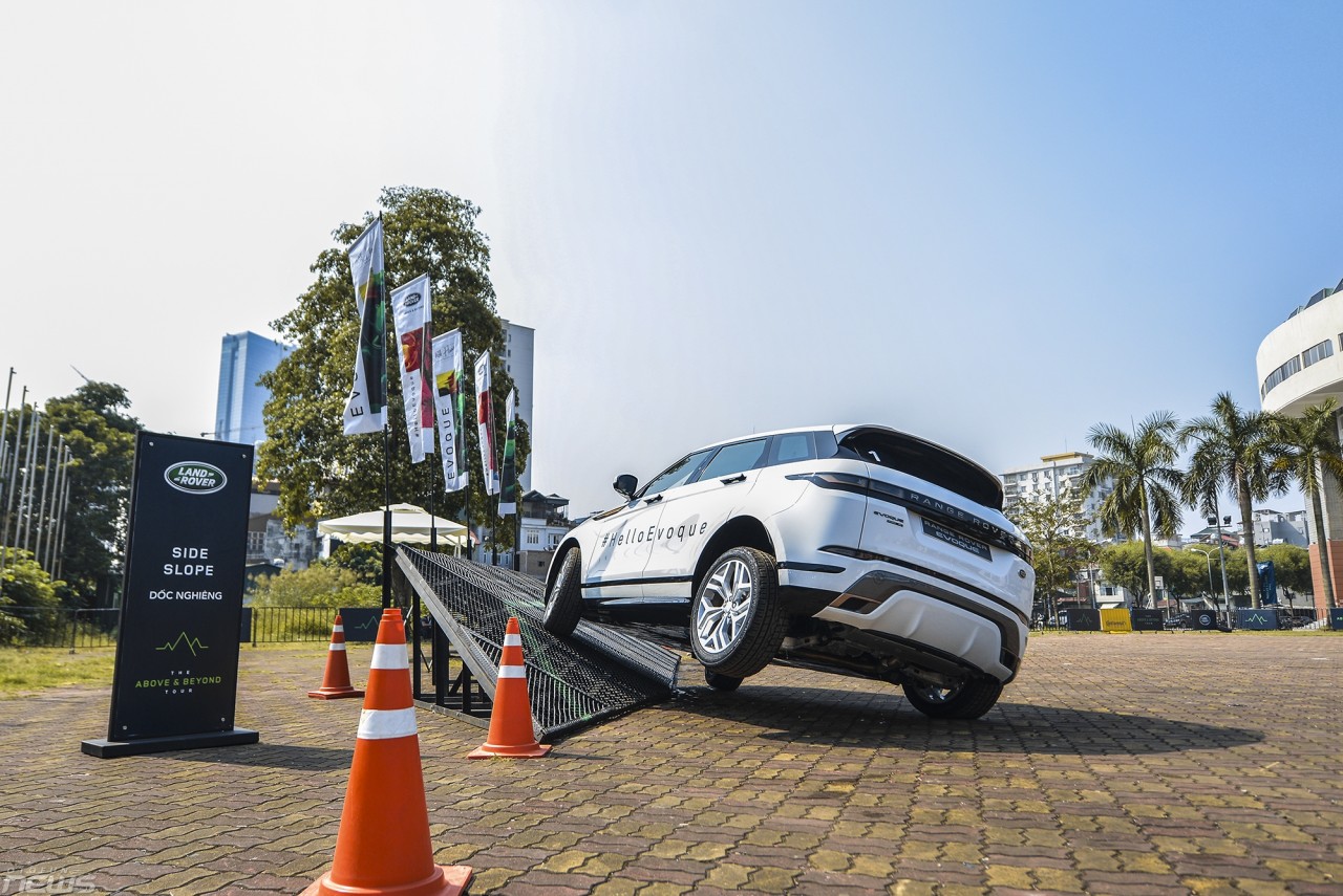trai nghiem kha nang offroad an tuong tren cac mau xe land rover