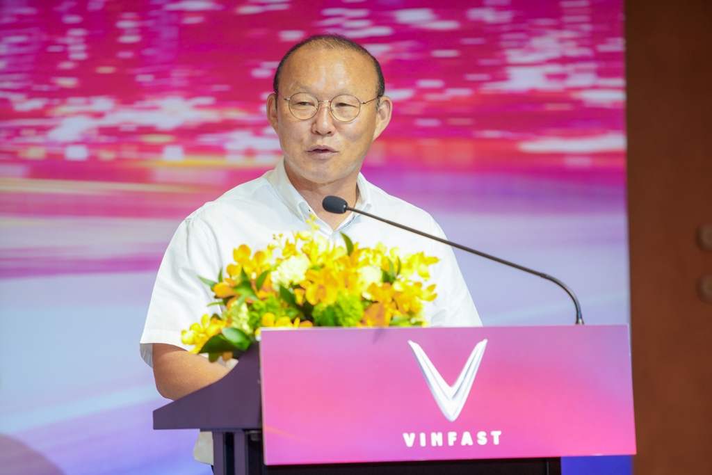 VinFast tặng xe Lux SA2.0 phiên bản cao cấp cho HLV Park Hang-seo vinfast tang xe lux sa20 phien ban cao cap cho hlv park hang seo