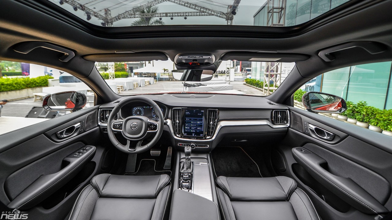 Xe sang Volvo S60 và XC90 T8 Hybrid ra mắt khách hàng phía Bắc
